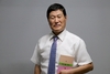 수필집 '창문을 읽다' 출판하여 행복감 높이는 박덕은 교수